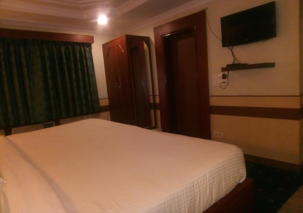 Hotel Monsoon Palace Γουβαχάτι Εξωτερικό φωτογραφία
