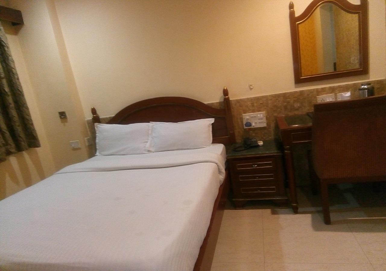 Hotel Monsoon Palace Γουβαχάτι Εξωτερικό φωτογραφία