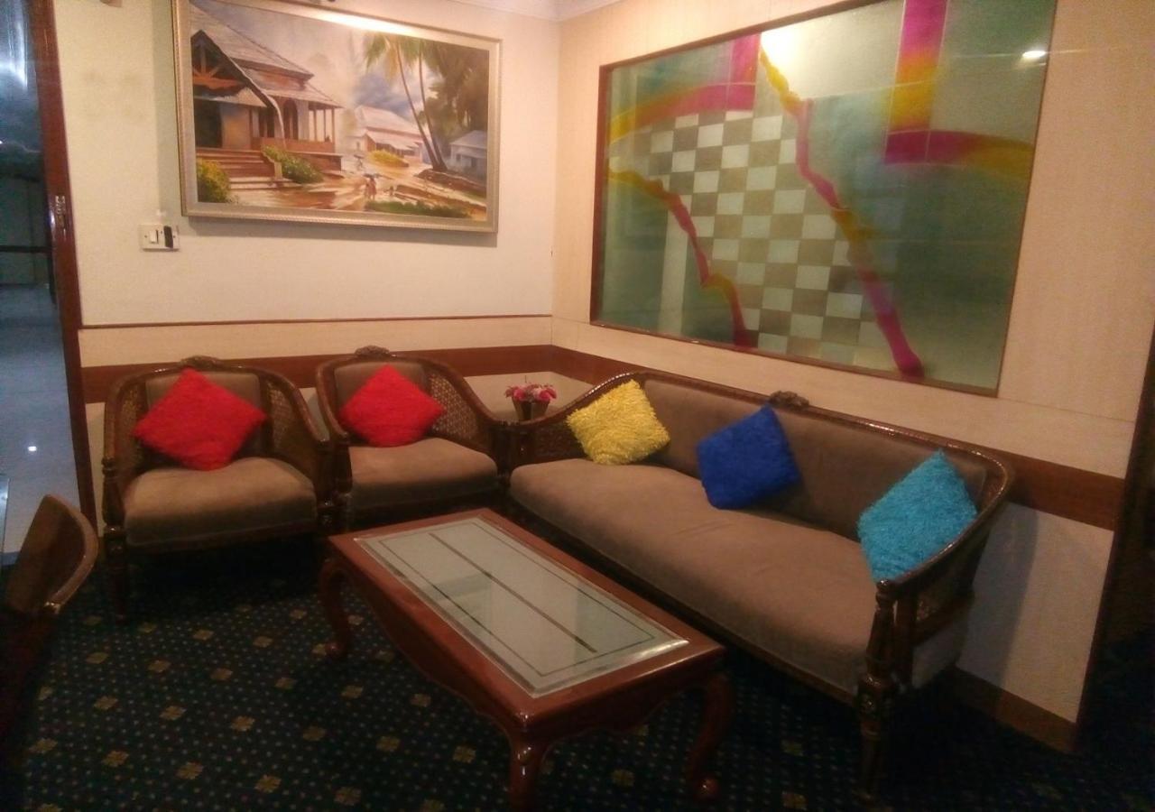 Hotel Monsoon Palace Γουβαχάτι Εξωτερικό φωτογραφία