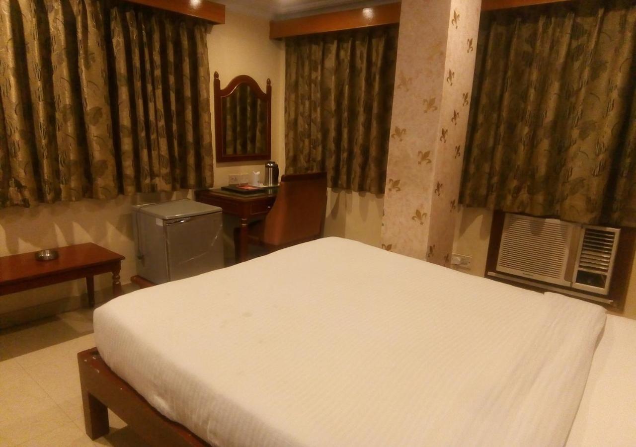 Hotel Monsoon Palace Γουβαχάτι Εξωτερικό φωτογραφία