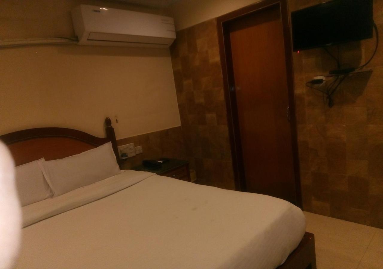 Hotel Monsoon Palace Γουβαχάτι Εξωτερικό φωτογραφία