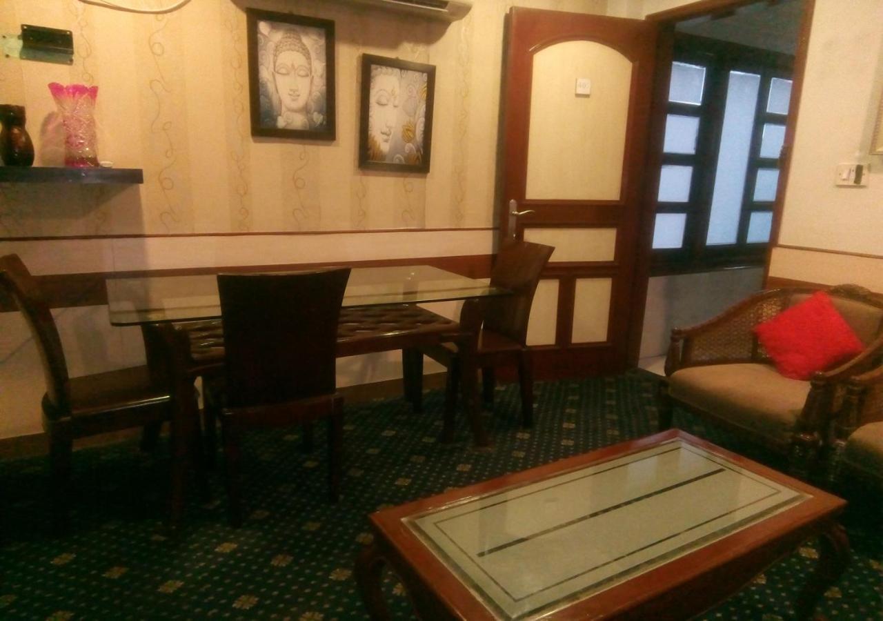 Hotel Monsoon Palace Γουβαχάτι Εξωτερικό φωτογραφία
