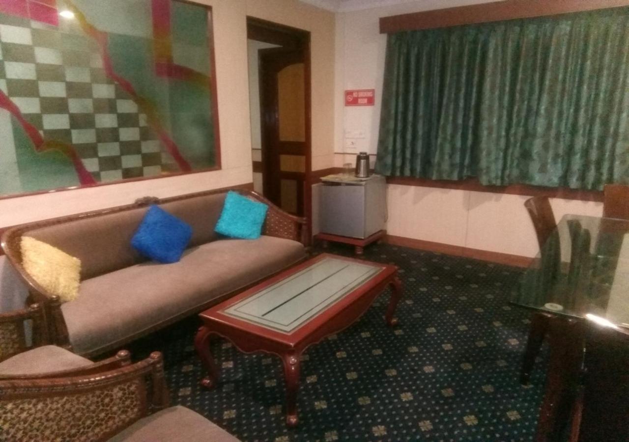 Hotel Monsoon Palace Γουβαχάτι Εξωτερικό φωτογραφία